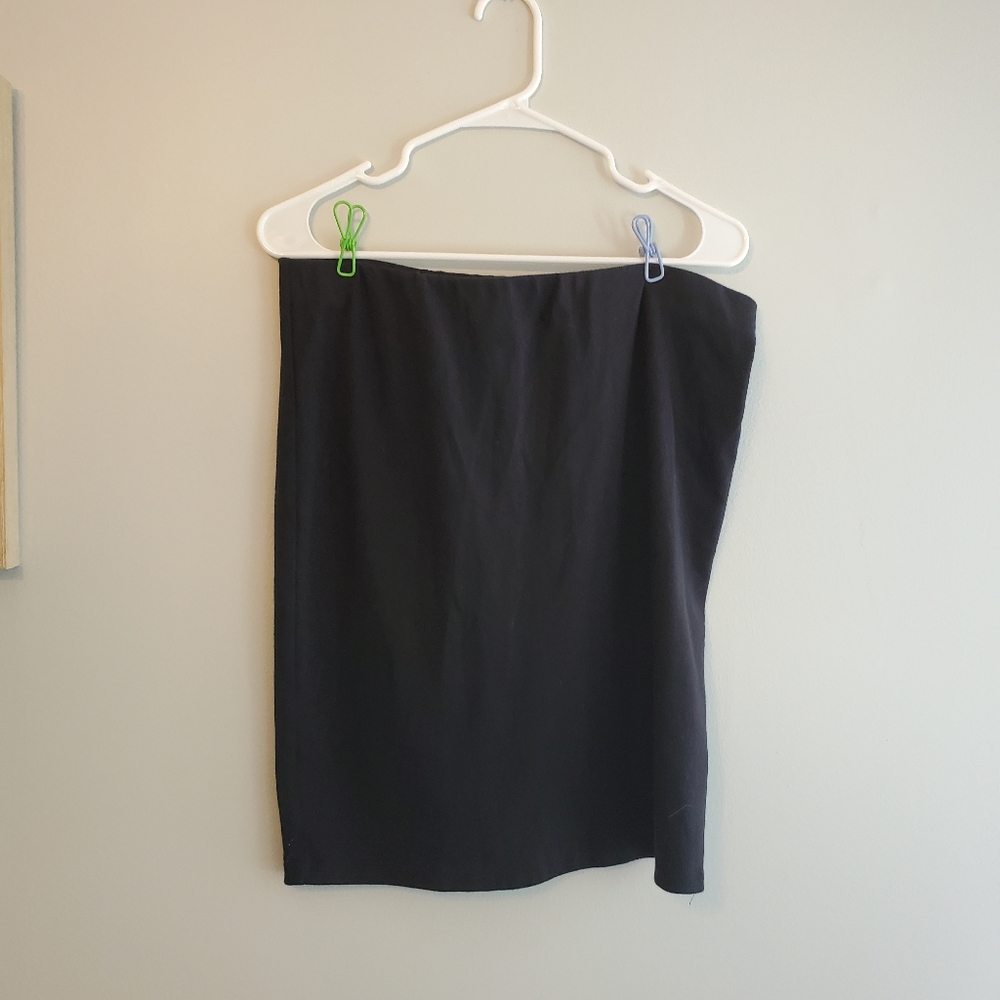 So black pencil skirt
